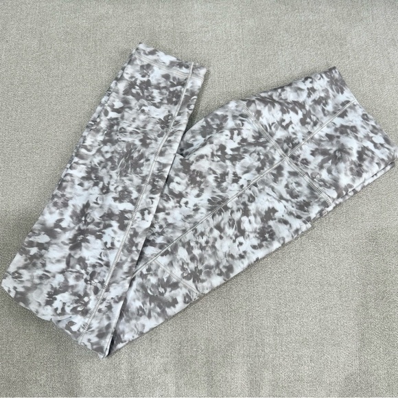 Athleta Salutation Stash Pocket II 7/8 Tights XS - Picture 1 of 4